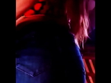 La leona bajando la mini